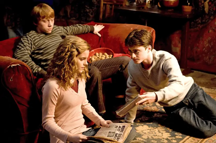 Harry, Hermione, Ron in Gryffindor Common Room