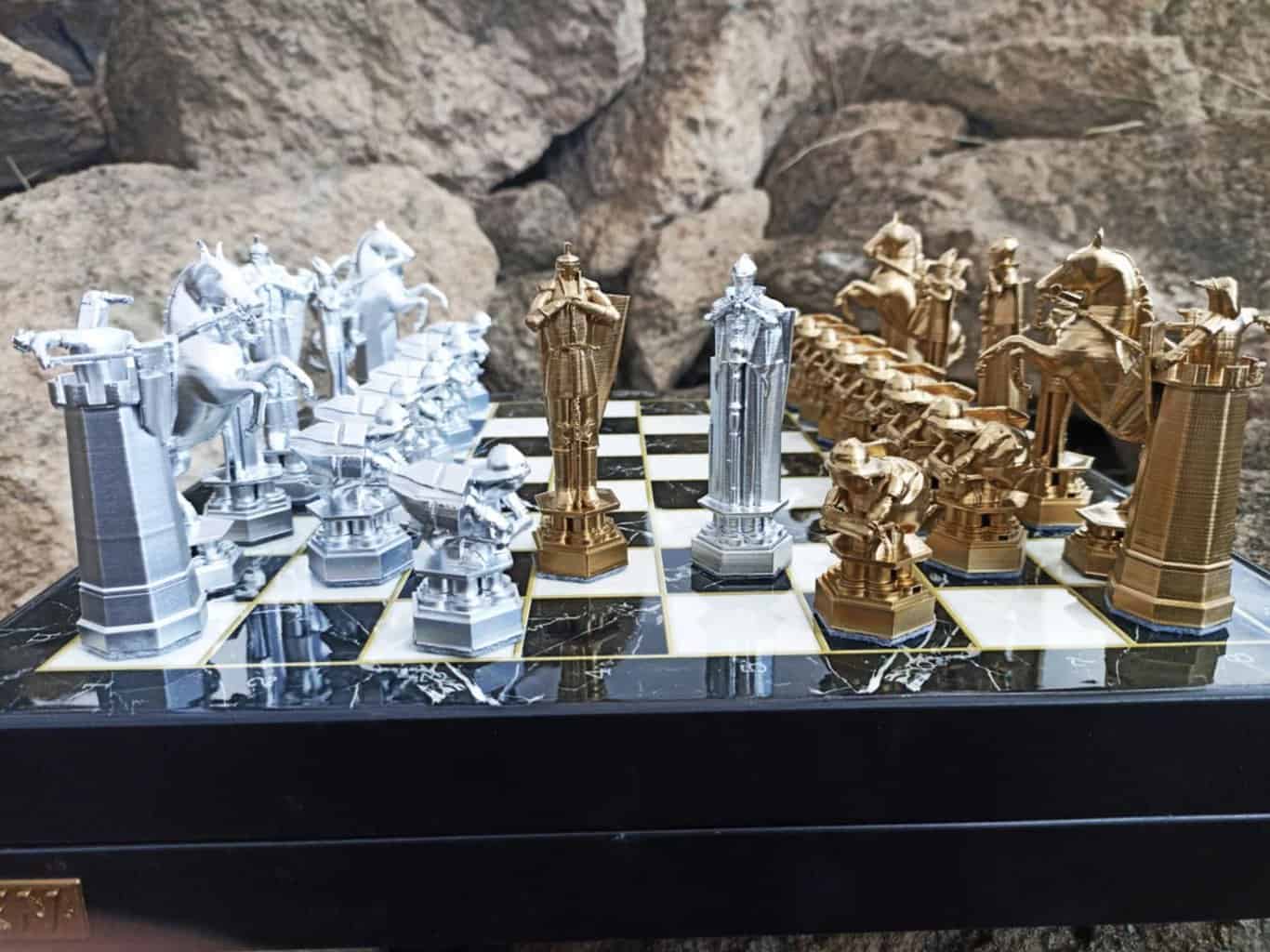 HP Wizard Chess Set with Chess Board